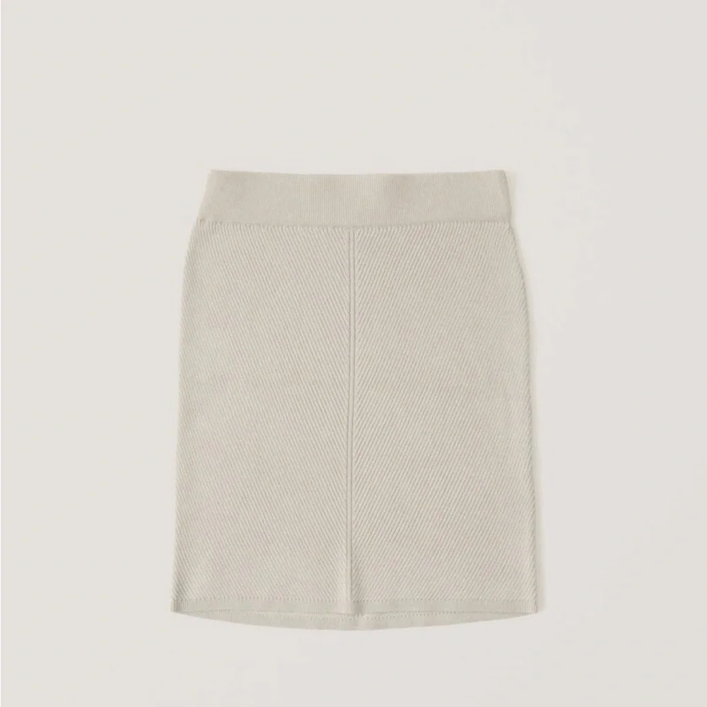 NWT Abercrombie & Fitch Ribbed Knit Mini Skirt Beige Size Small